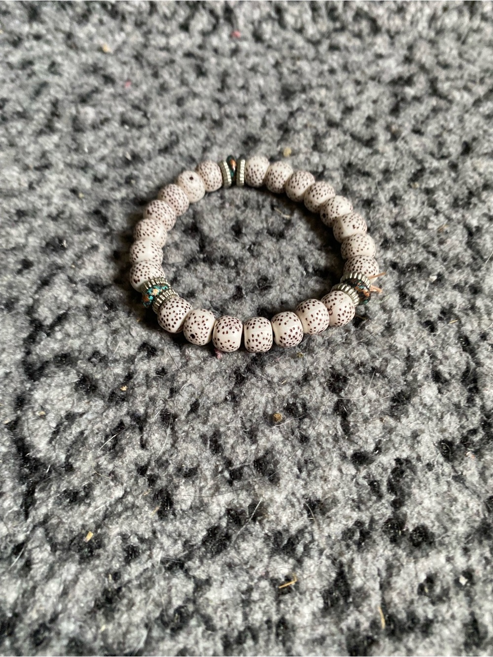 White Beaded Stretch Bracelet with Turquoise Accents